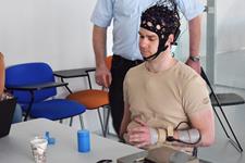 یک رابط عصب محیطی اجازه کنترل دست مصنوعی از ناحیه فوقانی قطع شده را می دهد